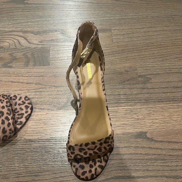 SUPER CUTE CHEETAH HEELS SIZE 7 1/2! NEVER WORN ‼️‼️ - Picture 4 of 5